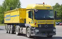 Ein Sattelkipper vom Baustoff-Logistiker Schmitt Peterslahr mit MB Actros 1840 Zugmaschine am 23.05.19 Berlin Marzahn.