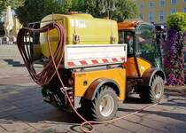 =Multihog CX 75 mit 1000 l-Tank unterwegs in Fulda zur Blumenbewässerung, 09-2019