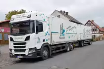 =Scania R 450 Hängerzug der Firma HEURICH steht zur Entladung in Hofbieber, 10-2019