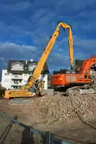 AWR Abbruch Liebherr 960 Abrissbagger am 23.12.19 in Wiesbaden über den Zaun fotografiert 