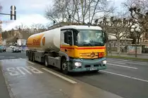 Shell Mercedes Benz Actros am 23.12.19 in Wiesbaden 