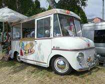 =Eiswagen des Karosseriebauers VALKENAERS aus Belgien. 4 Fahrzeuge, auf Basis des VW Käfer, wurden von dem Karosseriebauer um 1962 gefertigt. Gesehen auf dem Ausstellungsgelände in Bad Camberg anl. LOTTERMANN-Bullitreffen im Juni 2019.
