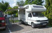 =VW T 4 mit Karmann-Campingaufbau steht beim Bullitreffen in Ostheim/Rhön im Juni 2019