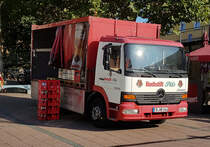 =MB Atego 1218 der Brauerei HOCHSTIFT steht am Bahnhof in Fulda zur Entladung, 10-2019