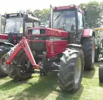 =Case 1255 XL steht bei der Oldtimerveranstaltung in Gudensberg im Juni 2019