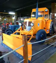 Saeman, US-amerikanischer Traktor mit Schiebeschild, ausgestellt im Auto+Traktor Museum Gebhardsweiler, Aug.2013