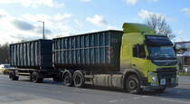 VOLVO FM 410 Abrollkipper + Hänger einer Entsorgungsfirma am 10.01.20 Berlin Marzahn.