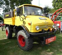 =Unimog 406, Bj. 1971, 84 PS, gesehen auf dem Ausstellungsgelände in Gudensberg im Juni 2019