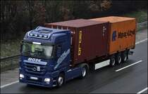 Actros MP3 1844(?) der HOSE Spediton aus Hamburg bringt 20 Fu� Container zur K�ste. (24.03.2009)