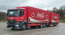 =MB Actros-Hängerzug von CocaCola rastet an der A 7, 11-2019