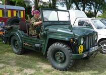 =Austin Champ, Bj. 1954, 72 PS, 2800 ccm, steht auf dem Ausstellungsgelände in Gudensberg im Juni 2019