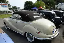 Heckansicht eines BMW 502 V8 2.6 Baur-Cabriolet zweitürig aus dem Jahr 1955. Oldtimertreffen der Oldtimerfreunde Moers im August 2017 beim Autohaus Pannenbecker.