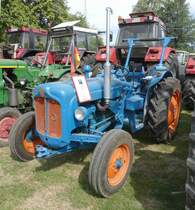 =Fordson Dexta, Bj. 1959, 31 PS, steht auf dem Ausstellungsgelände in Gudensberg im Juni 2019