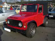 Suzuki LJ80 gebaut von 1978 bis 1982. Der LJ80, ursprünglich konstruiert aufgrund einer Ausschreibung der australischen Armee, verhalf der Marke zum Durchbruch als Autobauer. Der LJ80 war in Deutschland nur mit einem Vierzylinderreihenmotor mit 39 PS aus einem Hubraum von 797 cm³ lieferbar. In anderen Ländern gab es auch eine Variante mit einem Dreizylinderreihenmotor. Früher sah man sie an jeder Ecke, heute sind sie fast ausgestorben. Oldtimertreffen an Mo´s Bikertreff in Krefeld am 26.01.2020.