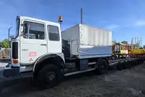 In Darmstadt war Mitte September 2019 ein MAN 19-361 der Deutschen Bundesbahn mit einem Culemeyer Straßenroller zum Transport von Eisenbahnwagen abgestellt.