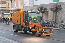Gleisreinigungsmaschine der Innsbrucker Verkehrsbetriebe, I-781IVB, am Burggraben in Innsbruck. Aufgenommen 2.12.2019.