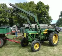 =John Deere 1030 S, Bj. 1977, 46 PS, steht auf dem Ausstellungsgelände in Gudensberg im Juni 2019