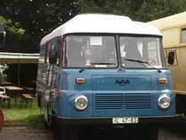 Robur von der blauen Post der DDR. Auch dieser ROBUR geh�rt den Rottelsdorfer Schlepperfreunden und war in Markleeberg mit vertreten.
Die blaue Post war das Fernsehen.