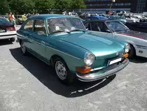 VW Typ 3 1600 TL der Baujahre 1969 bis 1973. Der Typ 3 wurde bereits 1961 vorgestellt. Als Erweiterung der Modellpalette kam 1965 die so genannte T ouren L imousine mit Fließheck auf den Markt. 1969 wurde die Baureihe  facegeliftet  und erhielt einen verlängerten Vorderwagen. Der im Heck verbaute, gebläsegekühlte Vierzylinderflachboxermotor hat einen Hubraum von 1584 cm³ und leistet 54 PS. Nordsternklassik Gelsenkirchen 2018.
