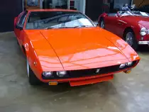 De Tomaso Mangusta, gebaut von 1967 bis 1971. Von diesem Modell wurden 402 Stück in Grugliasco bei Modena produziert. Der V8-Motor aus dem Hause Ford/USA hat einen Hubraum von 4728 cm³ und leistet 306 PS. Classic Remise Düsseldorf am 02.02.2020.