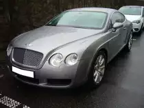 Bentley Continental GT. Das Luxuscoupe der Volkswagen-Tochter Bentley wird seit 2003 mit dezenten Facelifts unverändert gebaut. Die Baureihe wurde 2006 um ein Cabriomodell namens Bentley Continental GTC ergänzt. Der GT ist mit zwei W12-Motoren lieferbar: 3993 cm³ mit 507/528/580 PS oder 5998 cm³ mit einem Leistungsspektrum von 575 PS bis 710 PS. Besucherparkplatz der Düsseldorfer Classic Remise am 02.02.2020.