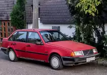 Volvo 440, fotografiert in Pécs (Ungarn), August, 2019.