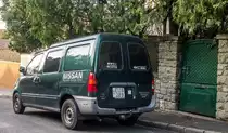 Rückansicht: Nissan Vanette Cargo, fotografiert in Pécs (Ungarn), August, 2019.