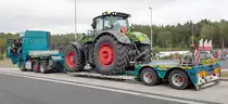 =MB Actros-Sattelzug transportiert einen neuen Fendt 1042, 09-2019