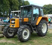 =Renault 61.14 RS steht bei der Oldtimerausstellung im Gudensberg im Juni 2019