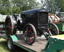 =Mc Cormick Deering, steht bei der Oldtimerausstellung in Gudensberg im Juni 2019