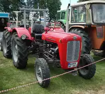 =MF 35, steht bei der Oldtimerausstellung in Gudensberg im Juni 2019