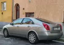 Rückansicht: Nissan Primera P12 Fließheck aufgenommen in Pécs (Ungarn), Spetember, 2019.