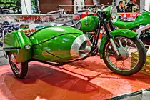 Ein Pannonia Gespann. Pannonia war eine ungarische Motorradmarke die 1975 eingestellt wurde. Zweitaktmotor mit 250ccm und 10 PS (7,4kW). Schönes Design des Beiboot...  Foto: BMT (Berliner Motorrad Tage) Febr. 2020