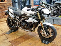 Triumph Speed Triple S. Flüssigkeitsgekühlter 12V-Dreizylinder-DOHC-Reihenmotor mit 1050ccm. 150PS (110kw) bei 10500U/min. Foto: BMT (Berliner Motorrad Tage) Febr. 2020
