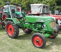 =Güldner steht bei der Oldtimerausstellung in Gudensberg im Juni 2019