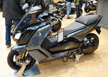 BMW C Evolution. Flüssigkeitsgekühlte E-Maschine mit 26PS (19kW); max.:48PS (35kW). Lithium-Ionen-Batt. Bei 12A Ladestrom ca. 4:30 für 100% Ladung. Vmax 129km/h. Reichweite:100 - 160km. Foto: BMT (Berliner Motorrad Tage) Febr. 2020