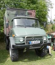 =Unimog 403 steht bei der Oldtimerausstellung in Gudensberg im Juni 2019
