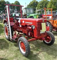 =IHC 219, Bj. 1966, 17 PS, steht bei der Oldtimerausstellung in Gudensberg im Juni 2019