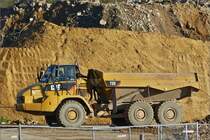Selten zu sehen in Luxemburg, Caterpillar 725 Dumper auf dem Abriss Gelände des Getreidesilos Gelände in Mersch. 07.02.2020