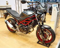 Suzuki SV 650. Flüssigkeitsgekühlter-Zweizylinder-V2-Motor mit 645ccm und 76PS (56kW) bei 8100U/min. Foto: BMT (Berliner Motorrad Tage) Febr. 2020