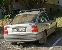 Rückansicht: Opel Vectra A Fließheck (September, 2019, Pécs, Ungarn).