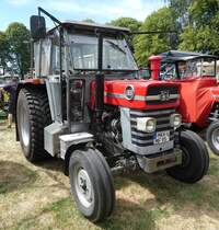 =MF 165 steht bei der Oldtimerausstellung in Gudensberg im Juni 2019