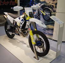 Husqarna TE 300i. Einzylinder-2-Takt-Motor mit 293,2ccm. Foto: BMT (Berliner Motorrad Tage) Febr. 2020