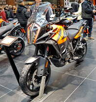 KTM 1290 Super Adventure S. Zweizylinder-Motor mit 1301ccm und 160PS (118kW) bei 8750U/min. Foto: BMT (Berliner Motorrad Tage) Febr. 2020