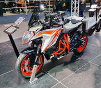 KTM 1290 Super Duke GT. Zweizylinder-Motor mit 1301ccm und 175PS (128,7kW) bei 7000U/min. Foto: BMT (Berliner Motorrad Tage) Febr. 2020