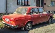 Rückansicht: Lada 2105. Aufnahme: Pécs (Ungarn) September, 2019.