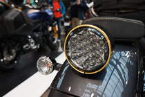 Moderne Rückleuchte in LED Technik. Yamaha Niken GT. Foto: BMT (Berliner Motorrad Tage) Febr. 2020