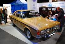 Ford Taunus P7b 20M RS Hardtop Coupe, gebaut von 1968 bis 1971. Mit diesem Modell zielten die Kölner auf den Konkurrenten Opel Commodore Coupe. Für ein solches, sportliches Coupe in der RS-Ausstattung, musste man im Jahr 1968 mindestens DM 10.490,00 auf die Theke des Ford Händlers legen. Der V6-Motor leistet 125 PS aus einem Hubraum von 2293 cm³. Bremen Classic Motorshow im Februar 2016. 