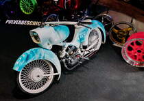 Ein Schmuckstück mit einem Geheimnis welches mir erst jetzt bei der Bearbeitung des Foto aufgefallen ist: wie wird denn das Vorderrad geführt/gefedert...? Foto: BMT (Berliner Motorrad Tage) Febr. 2020