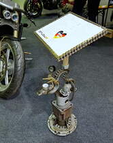 Eine kleine Anregung wenn beim nächsten Basteln am Moped wieder ein paar Teile übrig bleiben...  Foto: BMT (Berliner Motorrad Tage) Febr. 2020